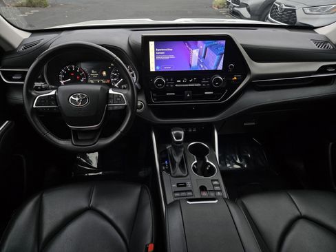 Certified 2024 Toyota Highlander XLE image 14