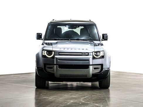 Used 2024 Land Rover Defender 110 X-Dynamic SE image 3