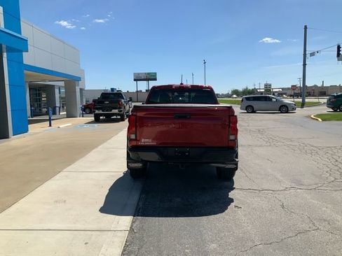 Used 2025 Chevrolet Colorado Trail Boss AWD/4WD image 8