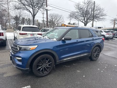 Used 2020 Ford Explorer XLT w/ Equipment Group 202A image 2