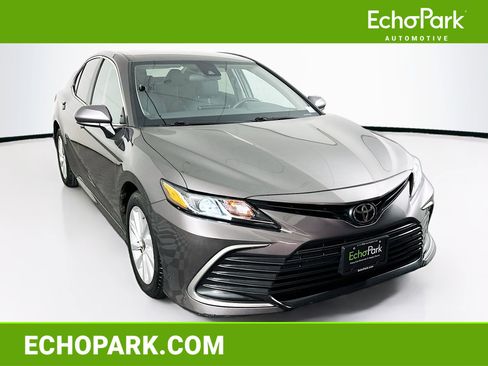 Used 2021 Toyota Camry LE image 1