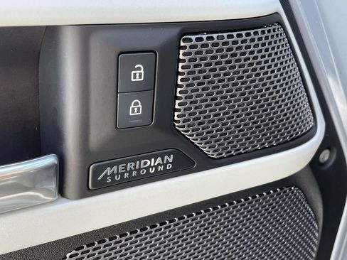 Used 2024 Land Rover Defender 110 SE AWD/4WD image 30