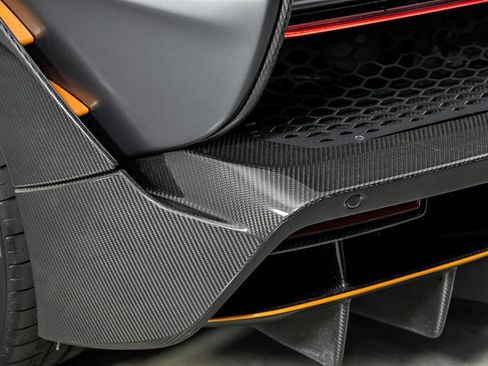 Used 2019 McLaren Senna RWD image 12