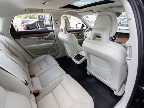 Used 2017 Volvo S90 T6 Inscription w/ Vision Package image 25