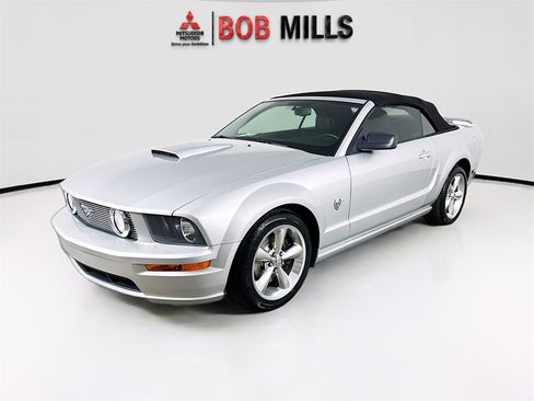 Used 2009 Ford Mustang GT Premium image 3