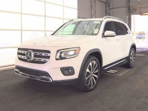 Used 2020 Mercedes-Benz GLB 250 w/ Premium Package image 2