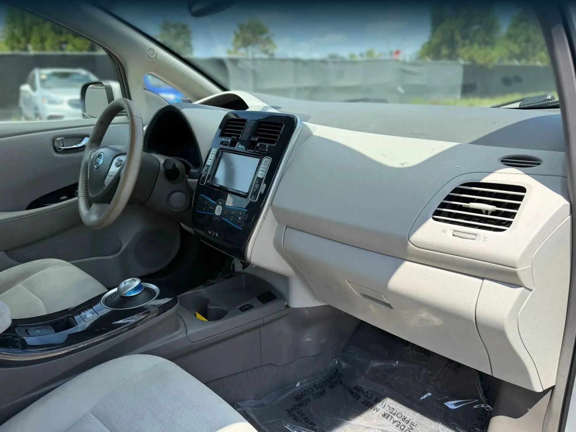 Used 2012 Nissan Leaf SL w/ Recycling/Organizational Pkg FWD image 19