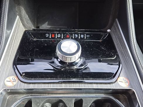 Used 2024 Jeep Wagoneer Series II w/ Flexible Seating Group image 3