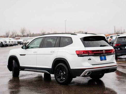 New 2026 Volkswagen Atlas Peak Edition image 2