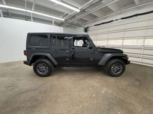 Used 2025 Jeep Wrangler Unlimited Sport AWD/4WD image 7