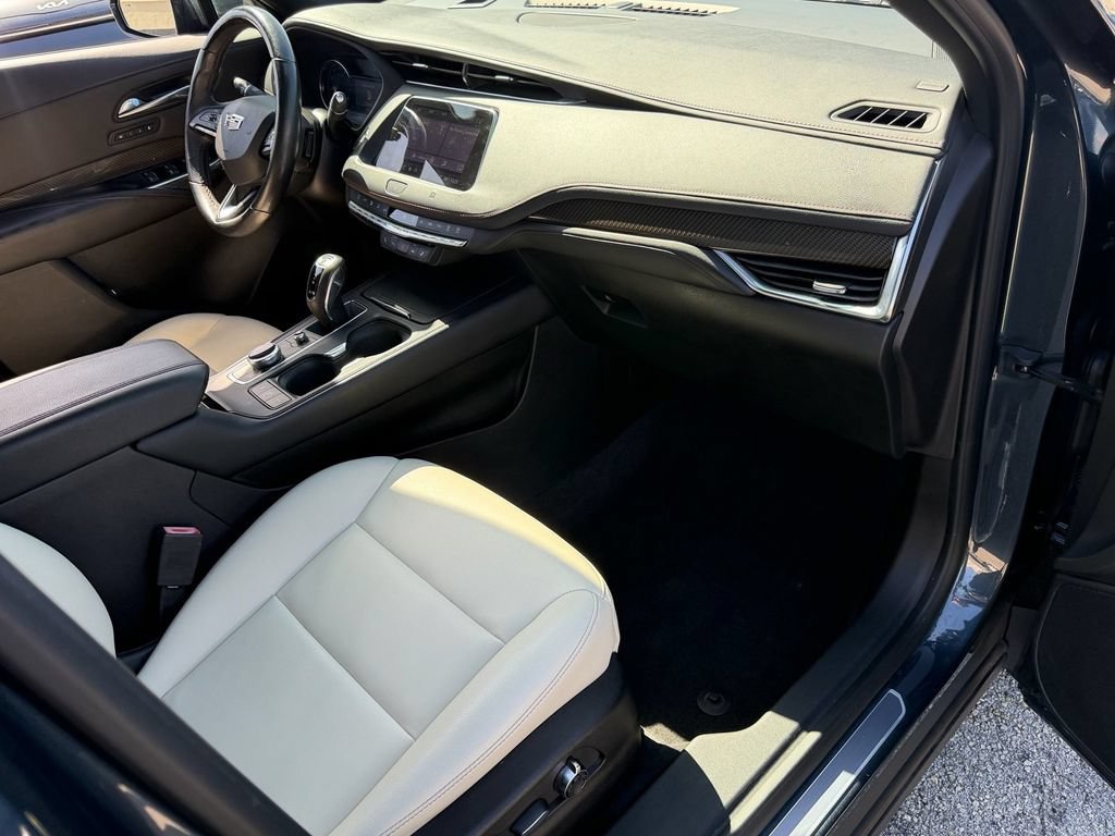 Used 2019 Cadillac XT4 Sport w/ Cold Weather Package FWD image 17