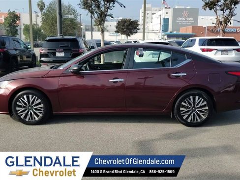 Used 2024 Nissan Altima 2.5 SV image 4