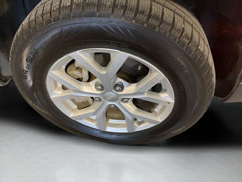 Used 2023 Jeep Grand Cherokee Limited image 28