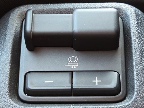 Used 2025 Chevrolet Silverado EV RST AWD/4WD image 27