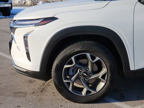 Used 2025 Chevrolet Trax LT image 8