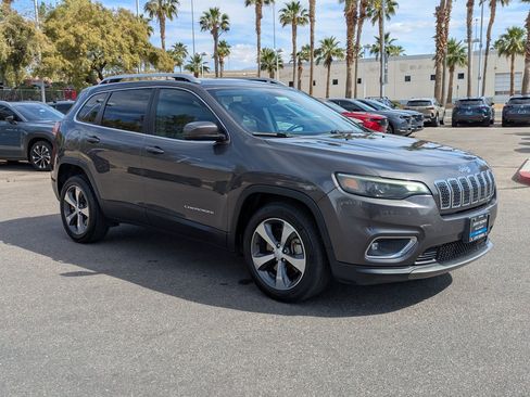 Used 2019 Jeep Cherokee Limited FWD image 7