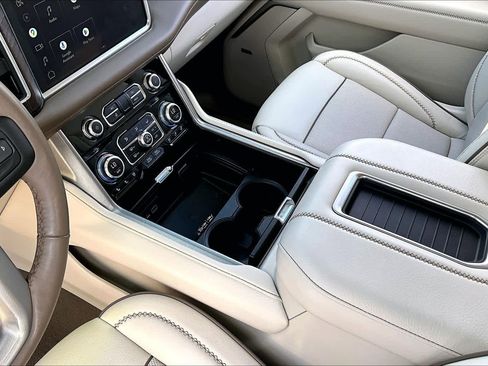 Used 2022 GMC Yukon Denali w/ Denali Premium Package image 17