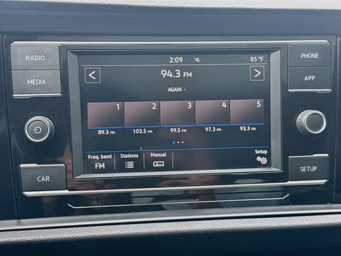 Used 2019 Volkswagen Jetta SE w/ Cold Weather Package FWD image 21