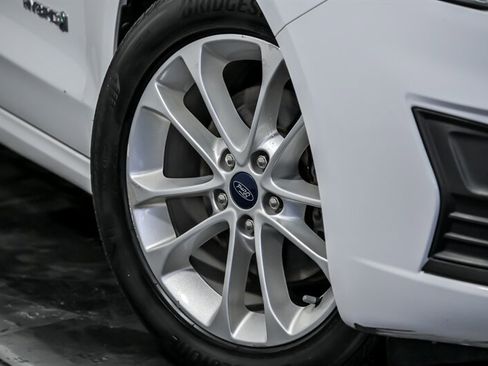 Used 2019 Ford Fusion SE FWD image 3