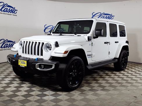 Used 2022 Jeep Wrangler Unlimited Sahara w/ Cold Weather Group image 5