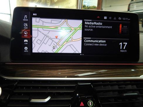 Used 2022 BMW 530i xDrive image 25