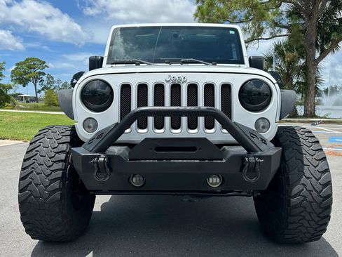 Used 2016 Jeep Wrangler Unlimited Sahara AWD/4WD image 2