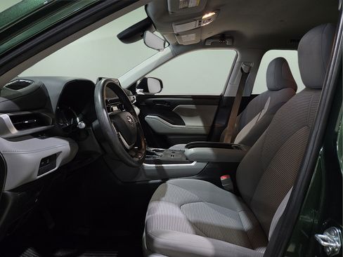 Used 2023 Toyota Highlander L FWD image 20