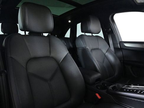 Certified 2026 Porsche Macan AWD/4WD image 18