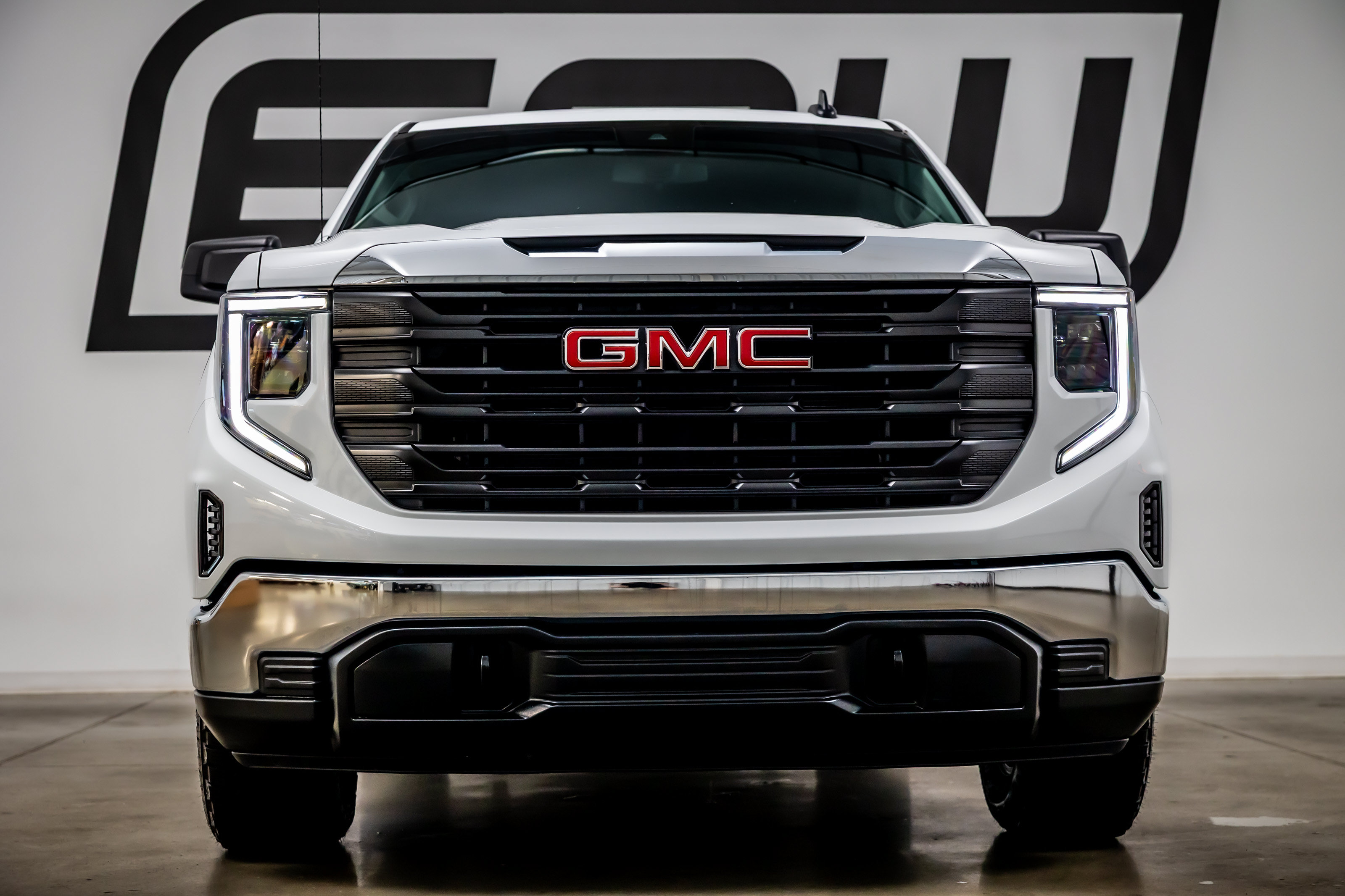 Used 2025 GMC Sierra 1500 Pro w/ Pro Value Package AWD/4WD image 4