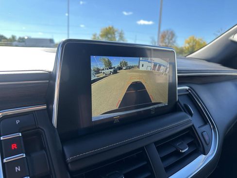 Used 2023 Chevrolet Suburban Premier image 32