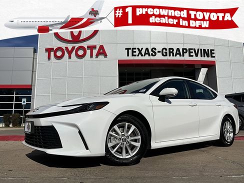 Used 2025 Toyota Camry LE image 1