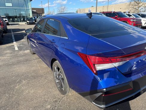 Used 2025 Hyundai Elantra Limited image 5
