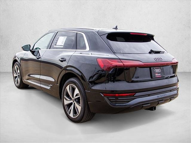 Used 2024 Audi Q8 e-tron Premium Plus AWD/4WD image 7