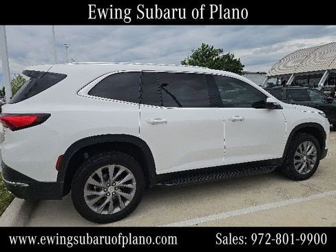 Used 2025 Buick Enclave Preferred FWD image 4