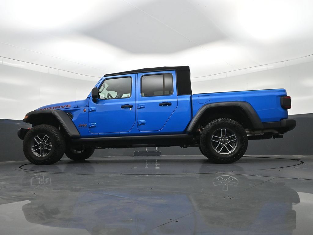 Used 2024 Jeep Gladiator Mojave AWD/4WD image 25