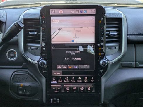 New 2026 RAM 2500 Laramie AWD/4WD image 18