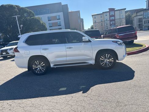 Used 2016 Lexus LX 570 4WD w/ Luxury Package image 6