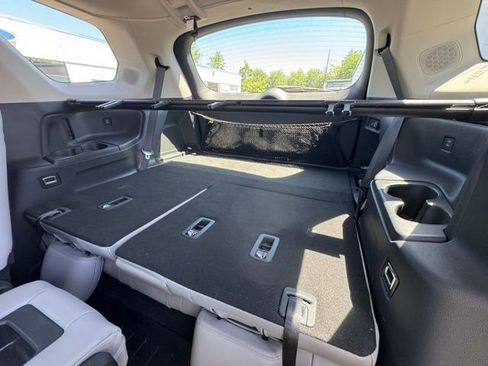 Used 2024 Honda Pilot Touring image 12