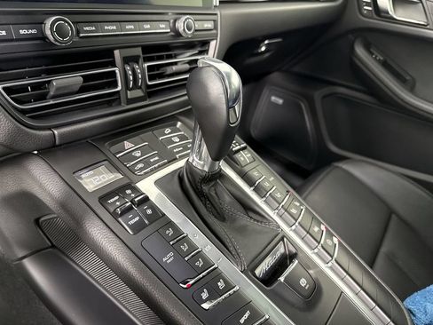 Certified 2020 Porsche Macan AWD/4WD image 30