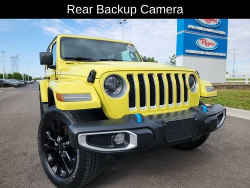 Used 2023 Jeep Wrangler Unlimited Sahara w/ Cold Weather Group AWD/4WD image 14