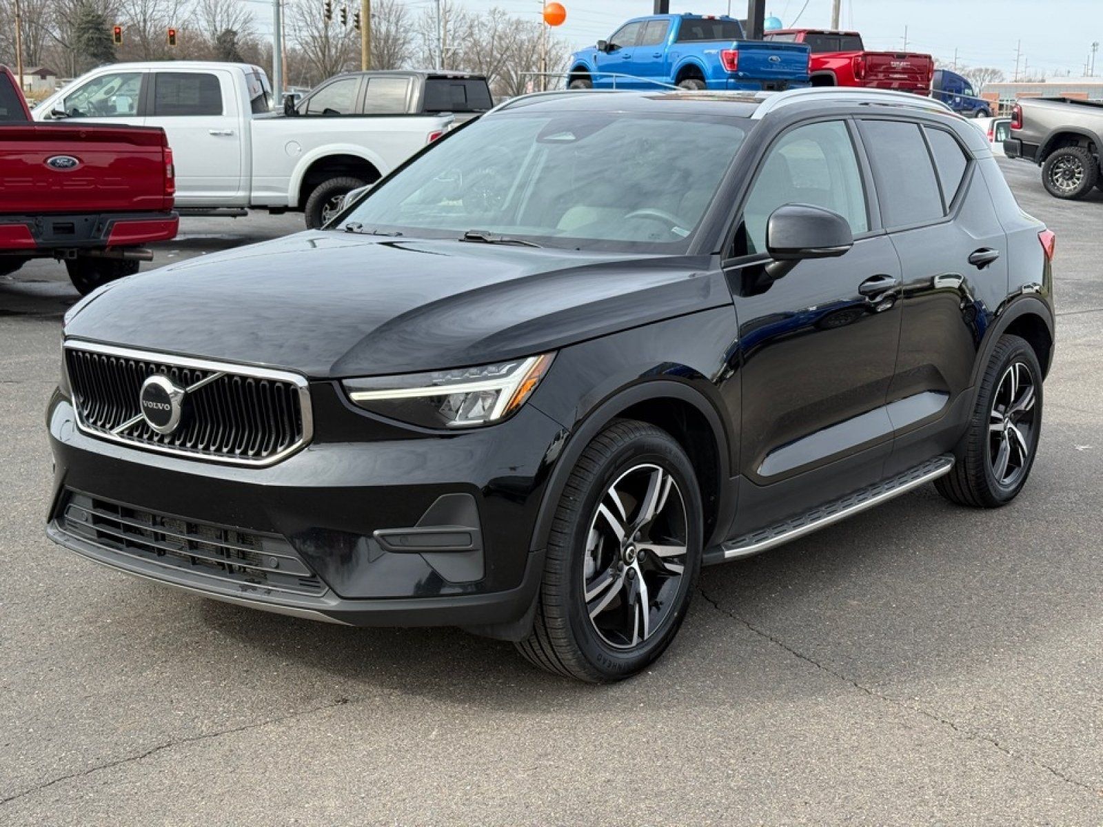 Used 2023 Volvo XC40 B5 Core AWD/4WD image 4