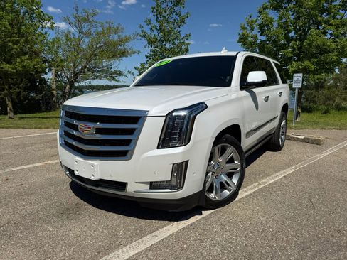 Used 2018 Cadillac Escalade Premium Luxury AWD/4WD image 1