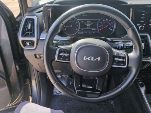 Used 2022 Kia Sorento S FWD image 16