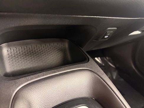 Used 2025 Toyota Corolla LE FWD image 34