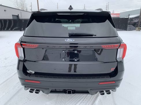 Used 2025 Ford Explorer ST image 7