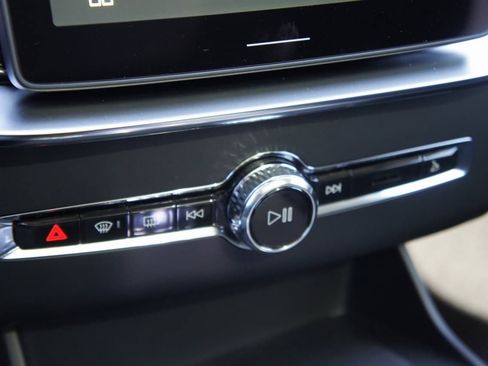 New 2025 Volvo XC90 T8 Core w/ Climate Package image 18