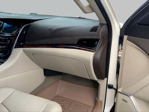 Used 2015 Cadillac Escalade Luxury RWD image 17