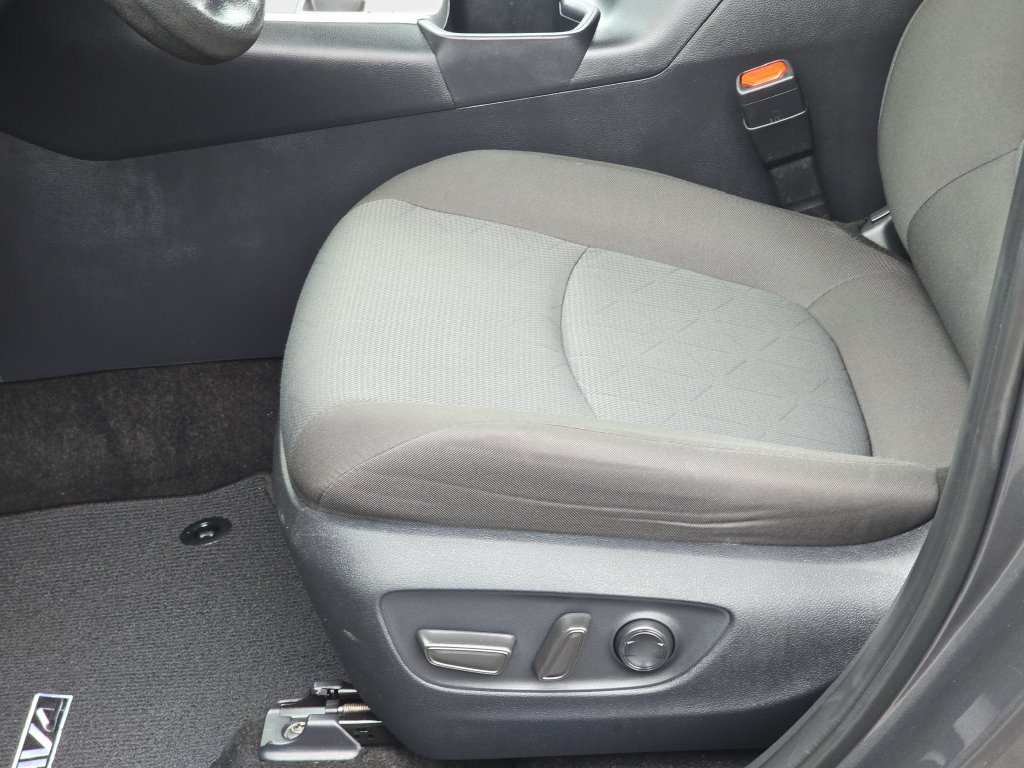 Used 2025 Toyota RAV4 XLE AWD/4WD image 31