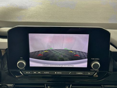 Used 2025 Nissan Pathfinder SV AWD/4WD image 22