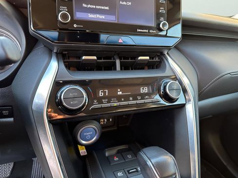 Used 2021 Toyota Venza Limited image 36